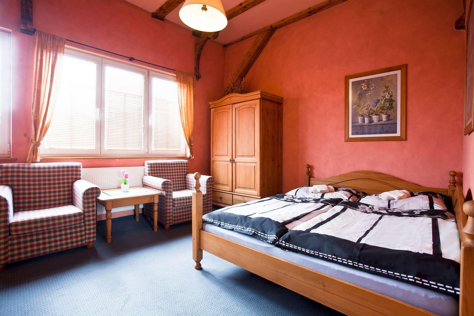 Hotel U Simla 카를로비바리 외부 사진