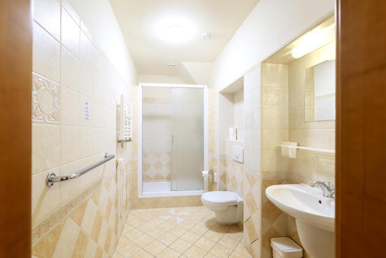 Hotel U Simla 카를로비바리 외부 사진