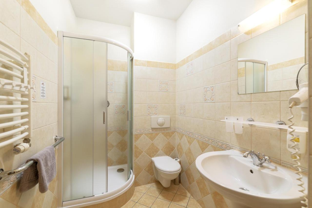Hotel U Simla 카를로비바리 외부 사진