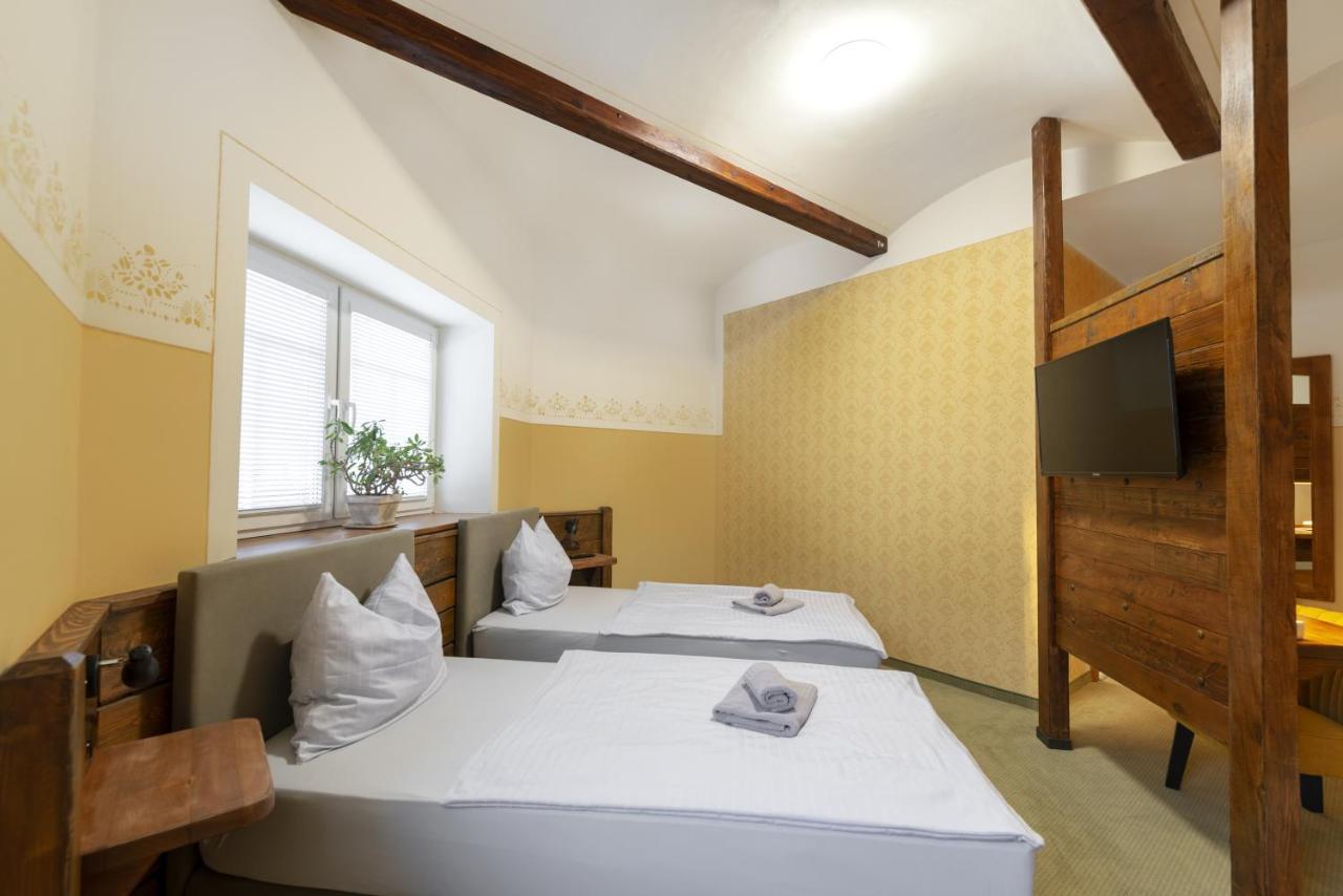 Hotel U Simla 카를로비바리 외부 사진