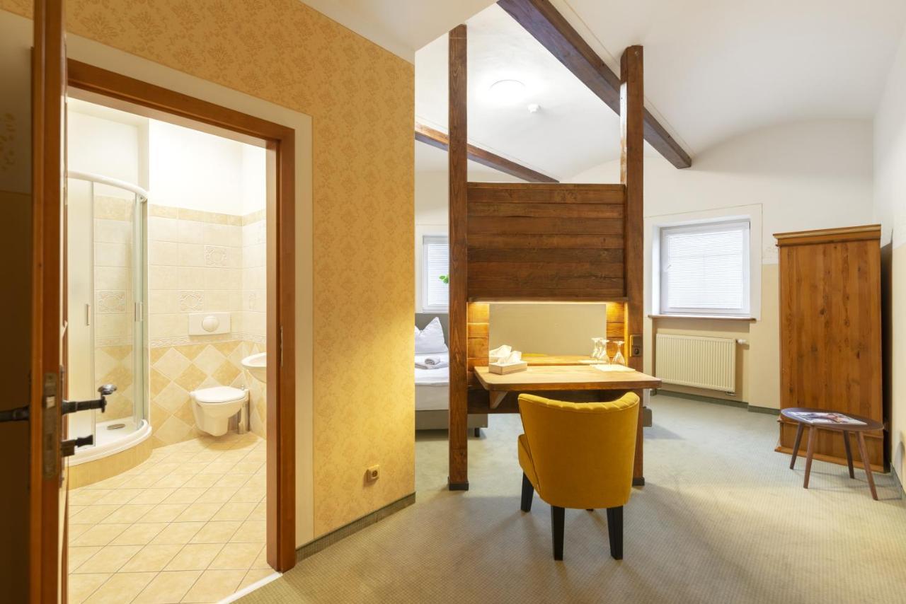 Hotel U Simla 카를로비바리 외부 사진
