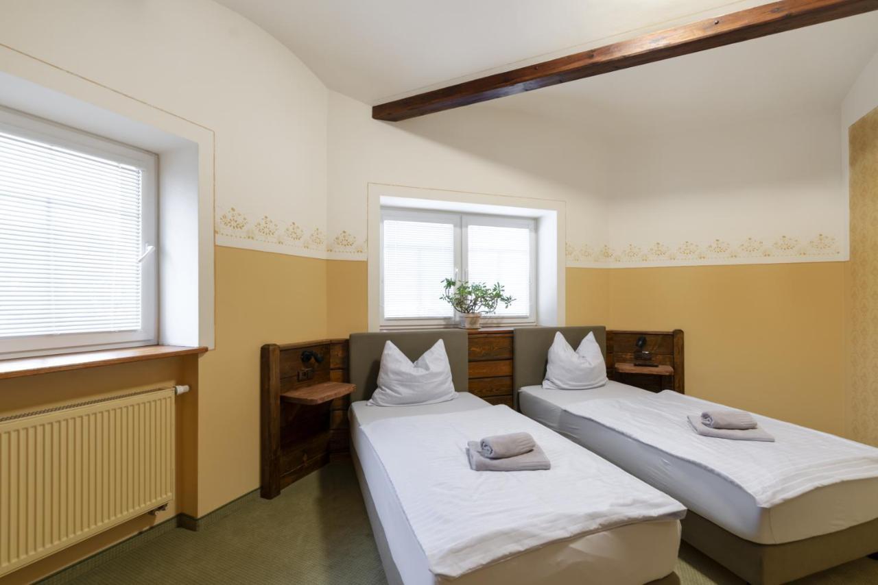 Hotel U Simla 카를로비바리 외부 사진