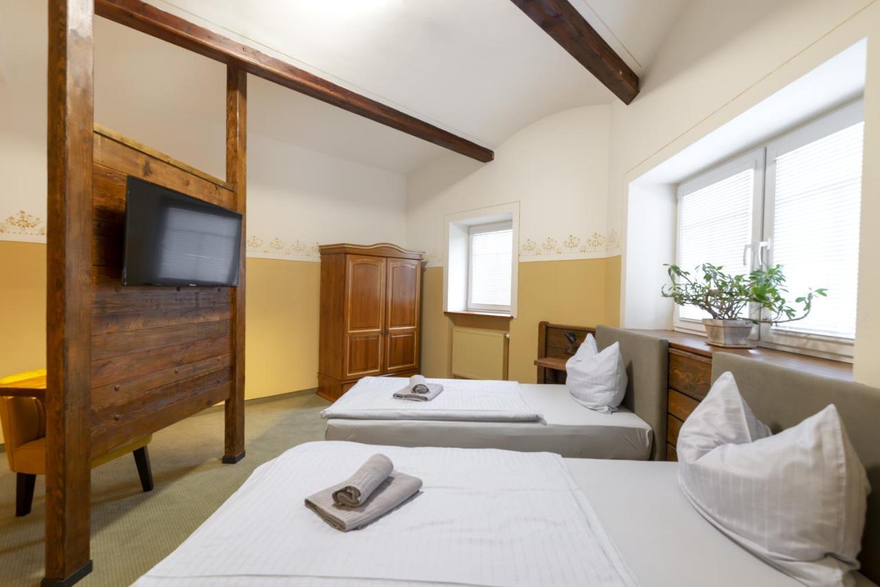Hotel U Simla 카를로비바리 외부 사진