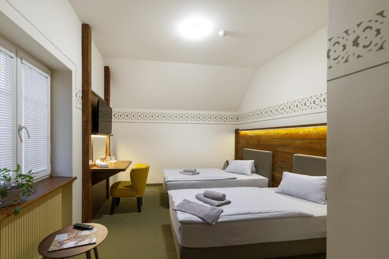 Hotel U Simla 카를로비바리 외부 사진