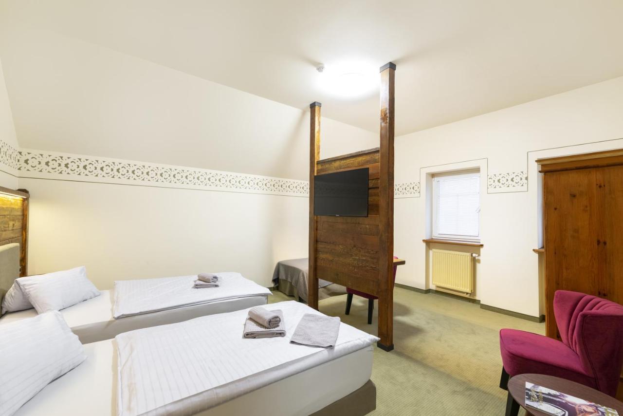 Hotel U Simla 카를로비바리 외부 사진