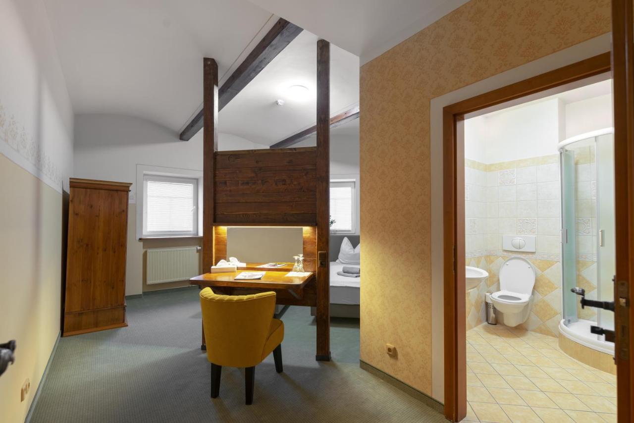 Hotel U Simla 카를로비바리 외부 사진
