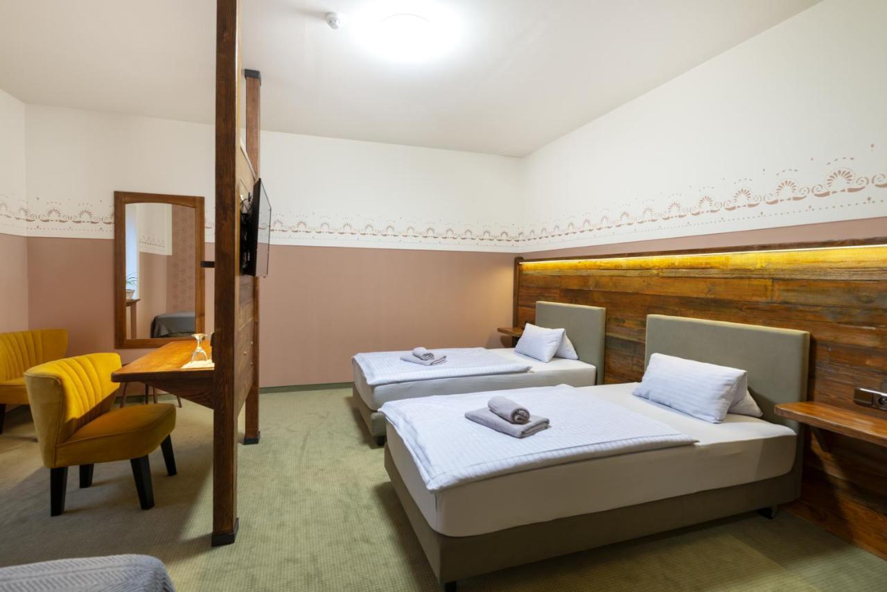 Hotel U Simla 카를로비바리 외부 사진
