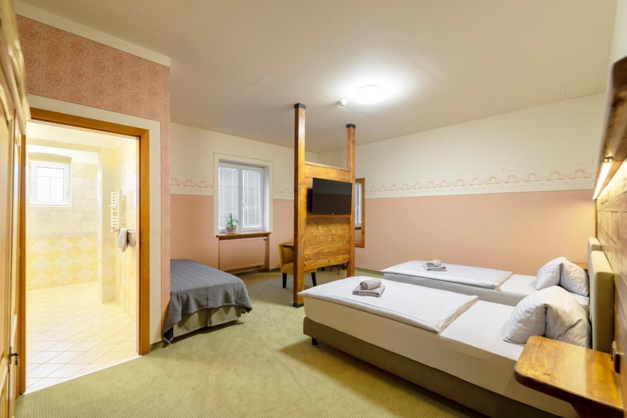 Hotel U Simla 카를로비바리 외부 사진