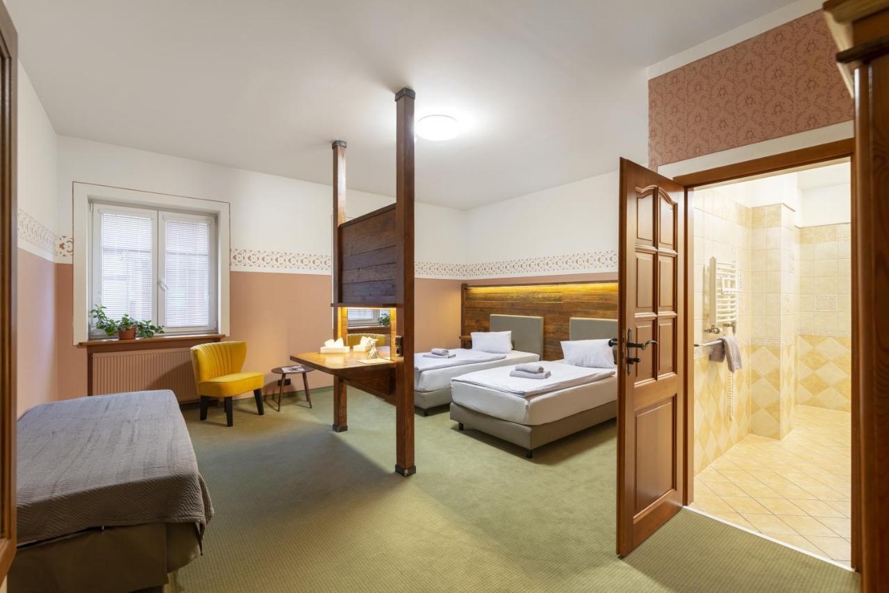 Hotel U Simla 카를로비바리 외부 사진