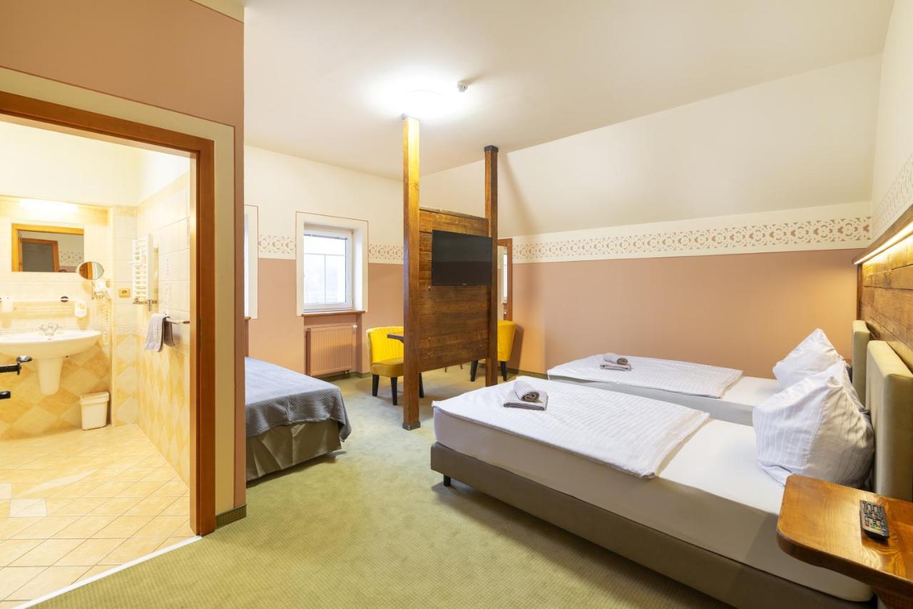 Hotel U Simla 카를로비바리 외부 사진