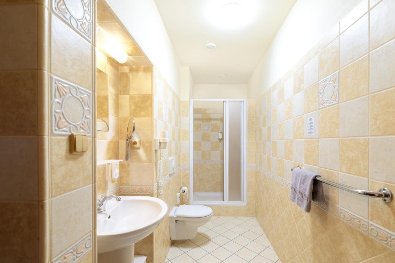 Hotel U Simla 카를로비바리 외부 사진